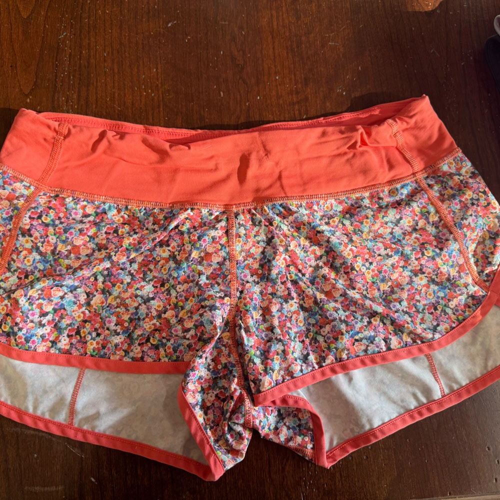 Lululemon speeds Prism Petal size 8